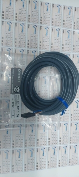 Cáp kết nối cảm biến OMRON EE-1010 5M